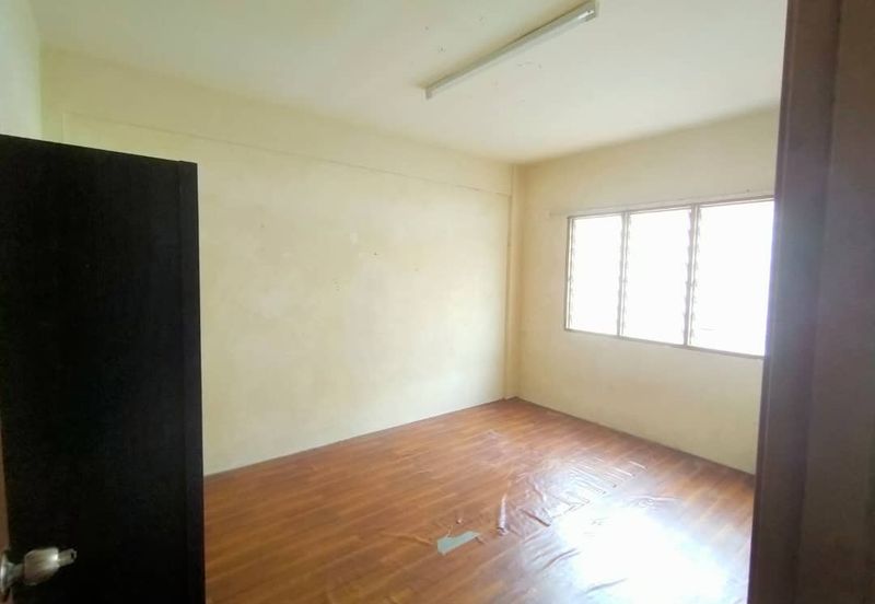 Flat Taman Segar Perdana