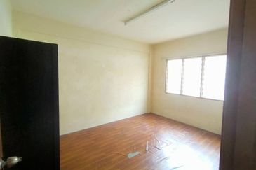 Flat Taman Segar Perdana