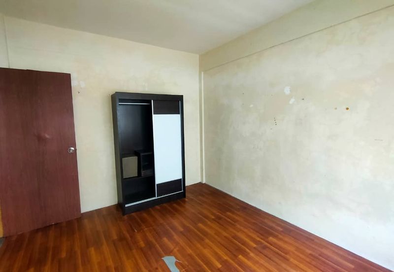 Flat Taman Segar Perdana