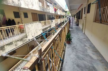 Flat Taman Segar Perdana
