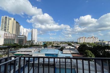 Dedaun Hijau (Greenfield Regency)