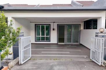 TAMAN PINGGIRAN KUALA INA