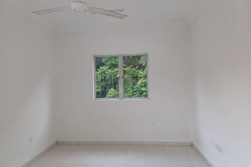 Double Storey Semi-D @ Taman Nuri, Durian Tunggal