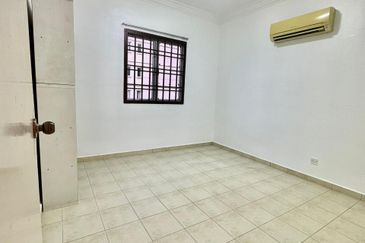 Prima Regency (Savoy Court)