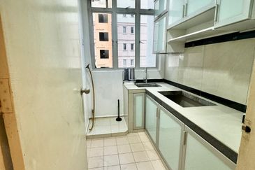 Prima Regency (Savoy Court)