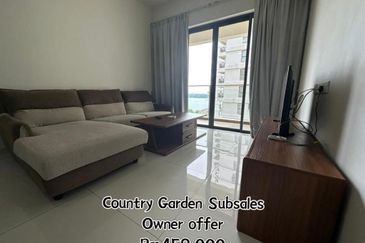 Baypoint @ Country Garden Danga Bay