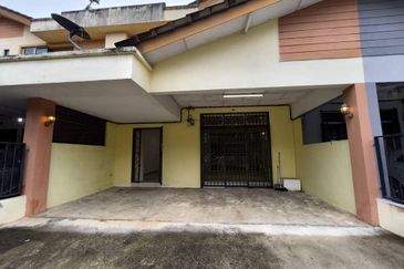 Double Storey @ Jalan Saujana Bistari 5, Taman Saujana Kluang