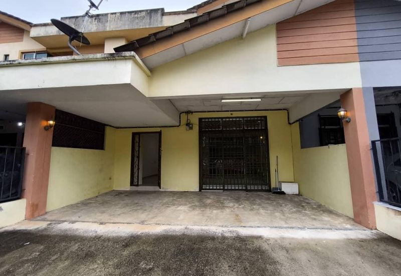 Double Storey @ Jalan Saujana Bistari 5, Taman Saujana Kluang
