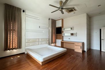 Jalan Seri Amira, Casa Alymira, Taman Perling