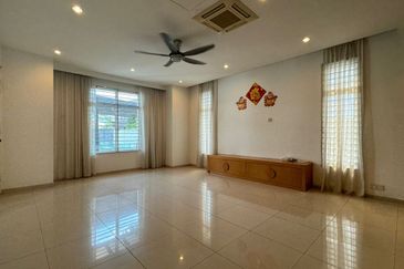 Jalan Seri Amira, Casa Alymira, Taman Perling