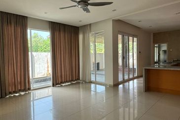 Jalan Seri Amira, Casa Alymira, Taman Perling