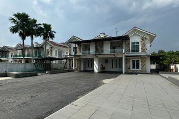 Jalan Seri Amira, Casa Alymira, Taman Perling
