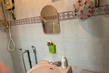 Lily & Jasmine Apartment