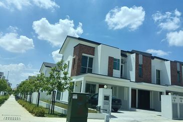 Gamuda Gardens Rawang - Illaria Hillside Homes Brand NEW  ENDLOT 2 Storey unit  For RENT with Furniture 