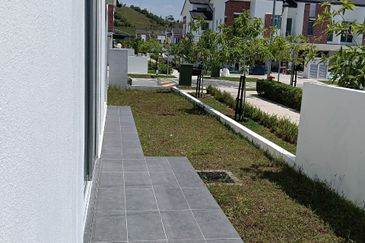 Gamuda Gardens Rawang - Illaria Hillside Homes Brand NEW  ENDLOT 2 Storey unit  For RENT with Furniture 