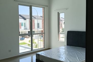 Gamuda Gardens Rawang - Illaria Hillside Homes Brand NEW  ENDLOT 2 Storey unit  For RENT with Furniture 