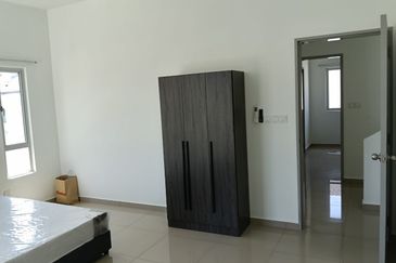 Gamuda Gardens Rawang - Illaria Hillside Homes Brand NEW  ENDLOT 2 Storey unit  For RENT with Furniture 