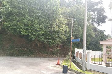 2 Storey Corner Unit Taman Impian Indah SG Buloh For SALE