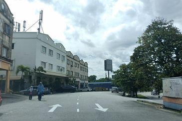 2 Storey Corner Unit Taman Impian Indah SG Buloh For SALE