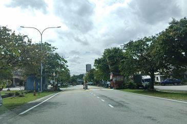 2 Storey Corner Unit Taman Impian Indah SG Buloh For SALE