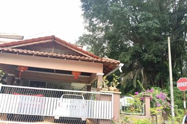 2 Storey Corner Unit Taman Impian Indah SG Buloh For SALE
