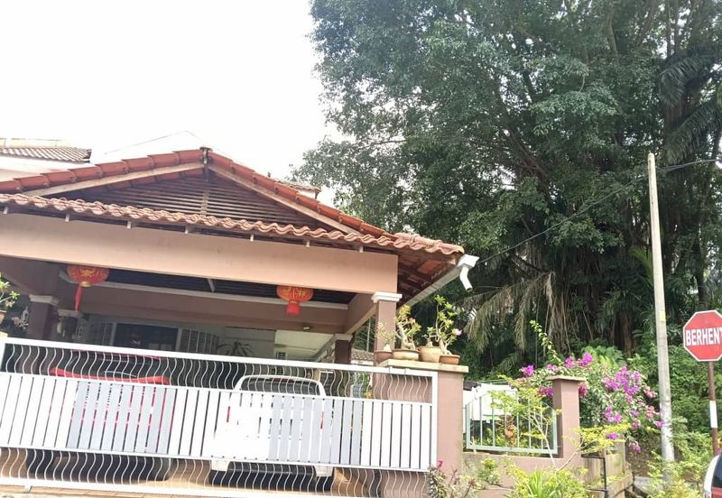 2 Storey Corner Unit Taman Impian Indah SG Buloh For SALE