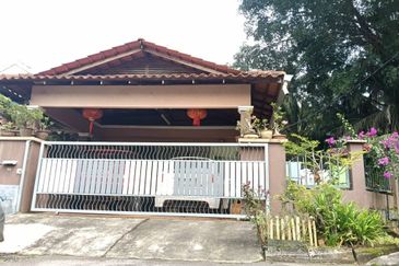2 Storey Corner Unit Taman Impian Indah SG Buloh For SALE