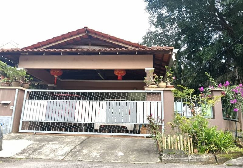 2 Storey Corner Unit Taman Impian Indah SG Buloh For SALE