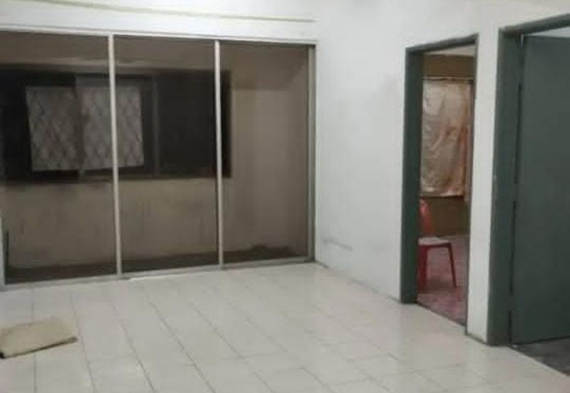 1st floor Shop Apartment with Strata Tittle Taman Sentosa Klang For SALE