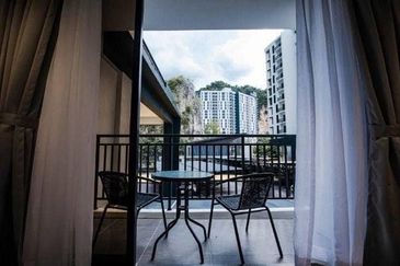 THE COVE HILLSIDE RESIDENCE