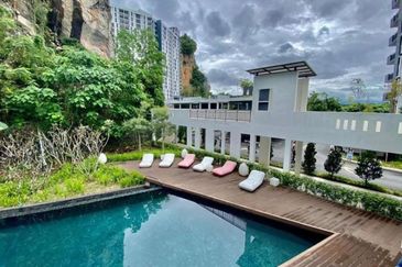 THE COVE HILLSIDE RESIDENCE