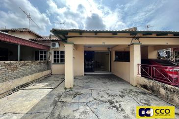 TAMAN SAUJANA, BATU GAJAH