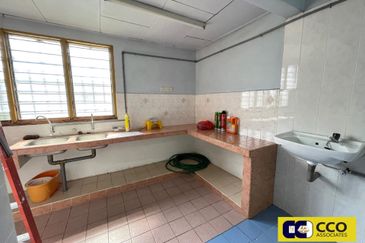 TAMAN SAUJANA, BATU GAJAH