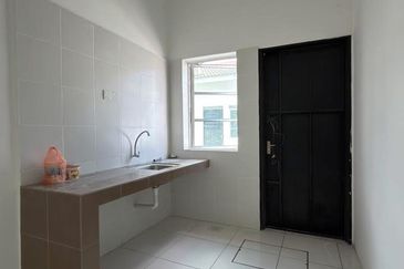 DESA LAHAT SRI -WANG