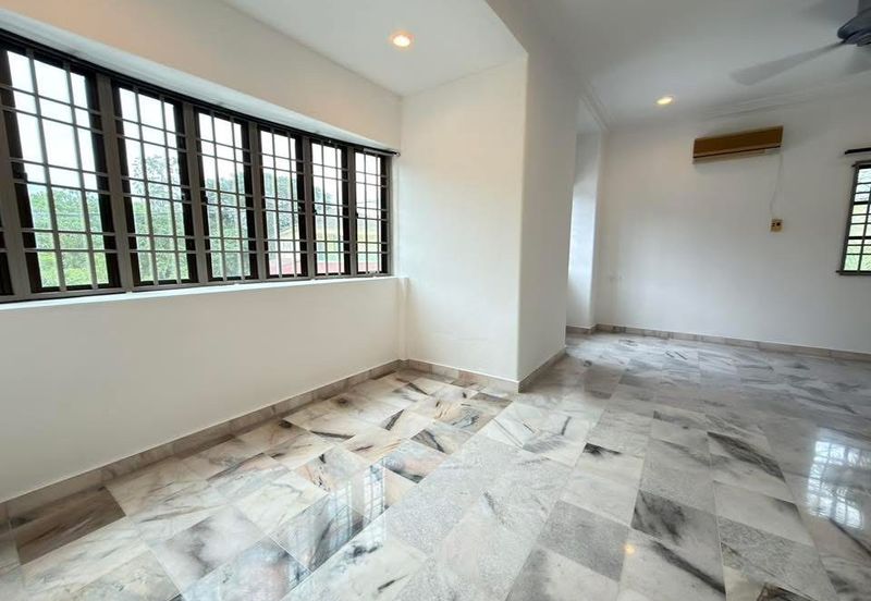 TAMAN MENGLEMBU BERLIAN