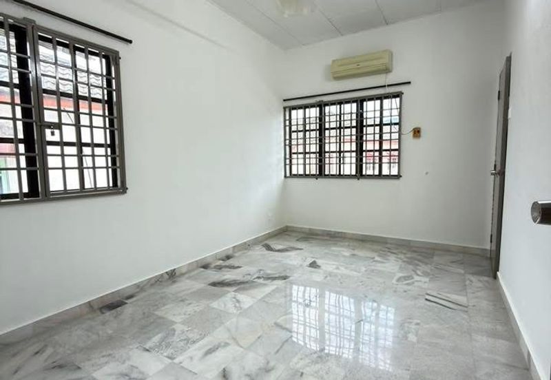 TAMAN MENGLEMBU BERLIAN