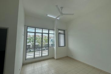 Good Condition Double Storey 4R3B Taman Idaman Bangi For Sale Near Taman Impian Putra 