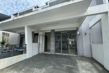 Good Condition Double Storey 4R3B Taman Idaman Bangi For Sale Near Taman Impian Putra 