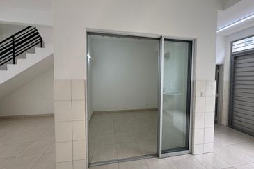 Good Condition Double Storey 4R3B Taman Idaman Bangi For Sale Near Taman Impian Putra 