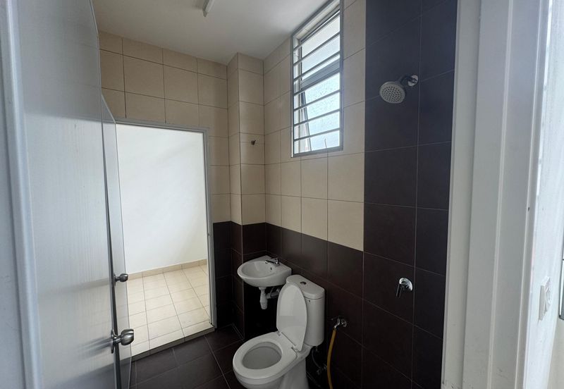 Good Condition Double Storey 4R3B Taman Idaman Bangi For Sale Near Taman Impian Putra 