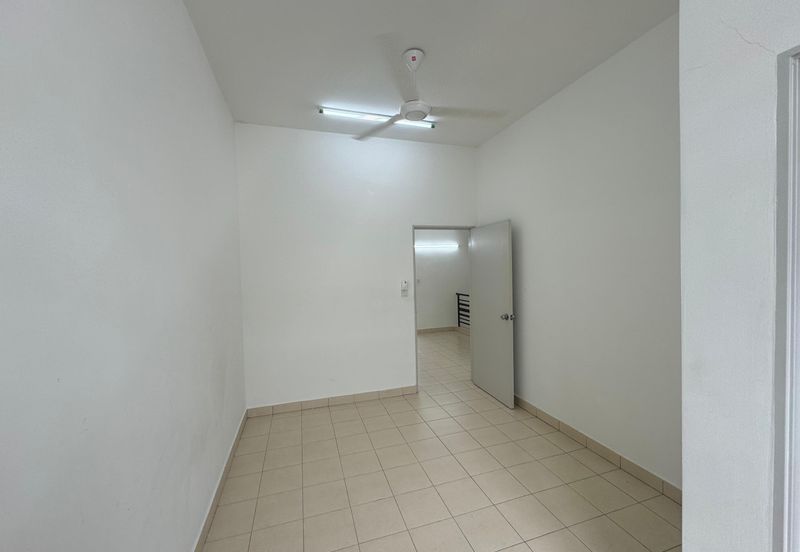 Good Condition Double Storey 4R3B Taman Idaman Bangi For Sale Near Taman Impian Putra 