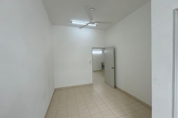 Good Condition Double Storey 4R3B Taman Idaman Bangi For Sale Near Taman Impian Putra 