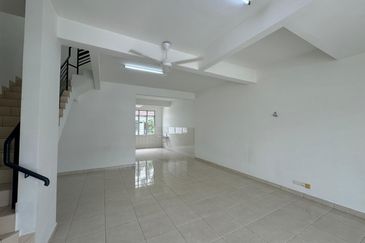 Good Condition Double Storey 4R3B Taman Idaman Bangi For Sale Near Taman Impian Putra 