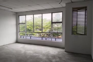 Ruang Pejabat Tingkat 1 utk Disewa Sungai Kantan Kajang Town 1st Floor Office Lot for Rent