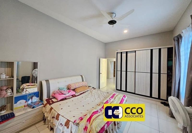 Panorama Lapangan Akasia @ Botani