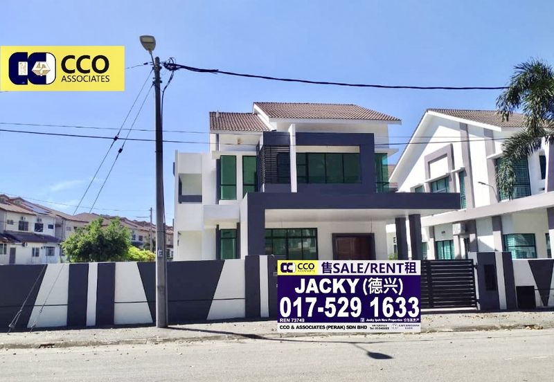 Panorama Lapangan Akasia @ Botani