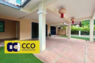 THE LAKESIDE RESIDENCE