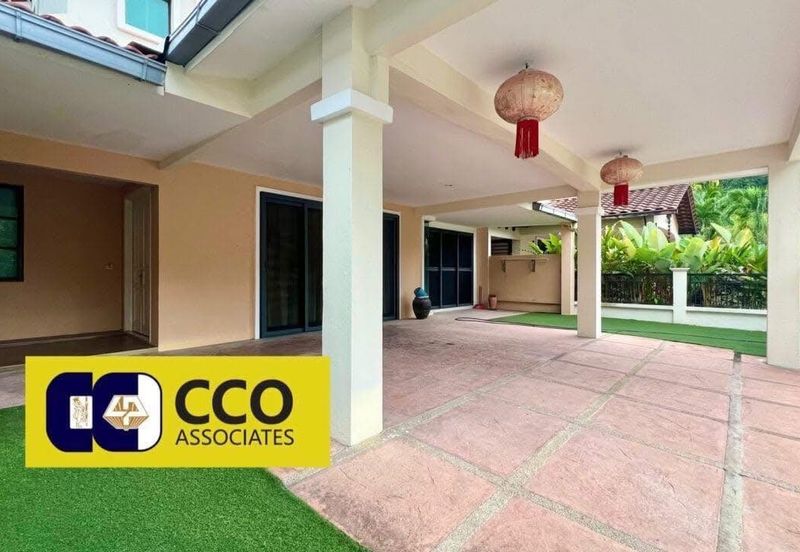 THE LAKESIDE RESIDENCE