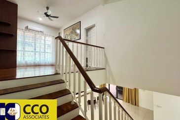 THE LAKESIDE RESIDENCE