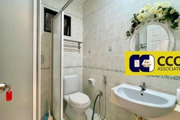 THE LAKESIDE RESIDENCE